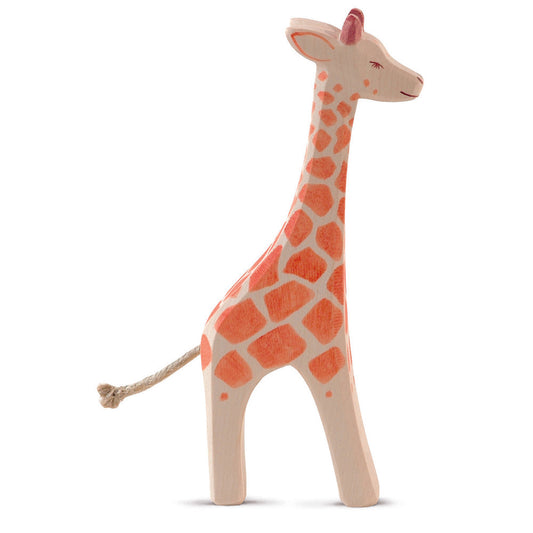 Große Giraffe stehend